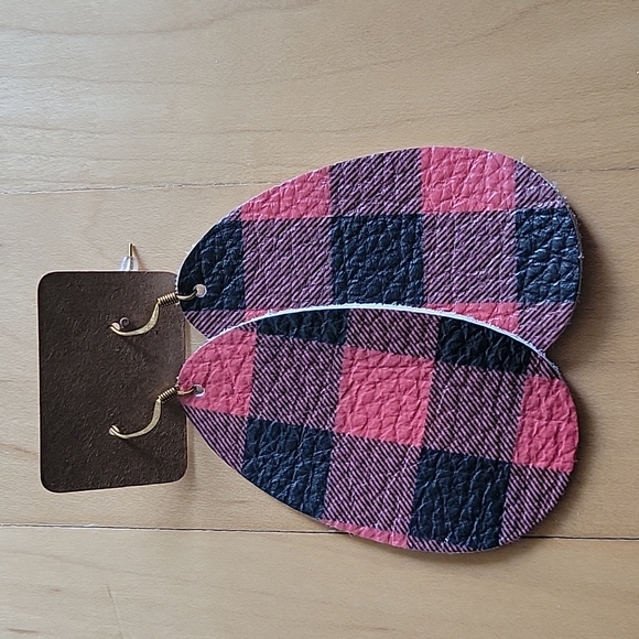 Trend shop Buffalo plaid leather earrings - Picture 3 of 4